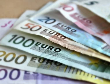 Προθεσμία έως τις 28 Φεβρουαρίου για την αύξηση του κατώτατου μισθού- Πώς θα ελέγχονται οι κινήσεις των επιχειρήσεων